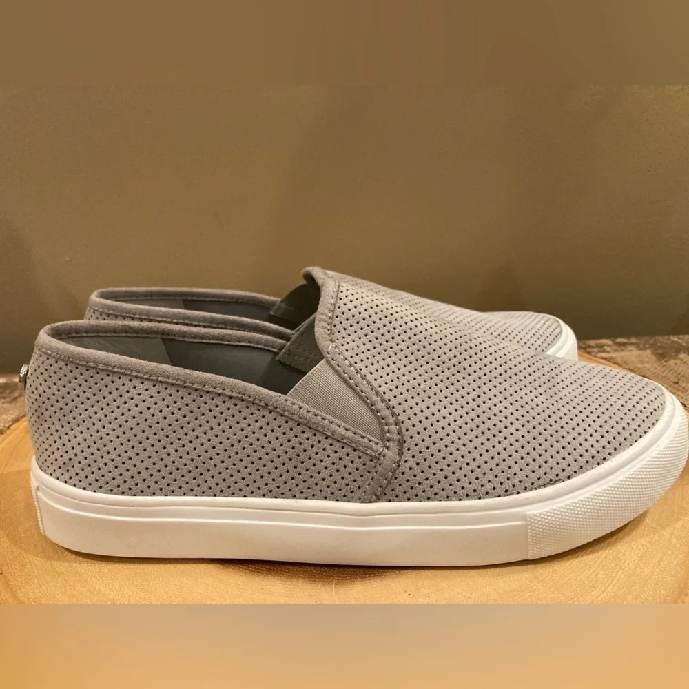 Steve Madden Women’s Zarayy Slip On Sneakers‎ Shoes Gray White Low Top Size 7.5